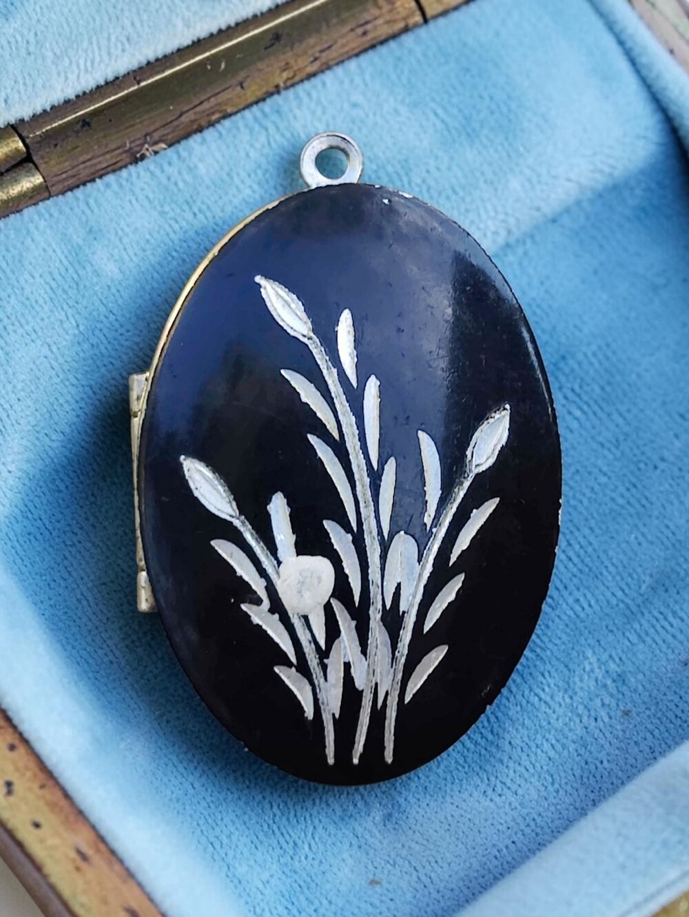 Vintage Diamond Cut Plant Locket Pendant